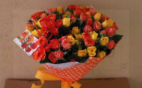 Кустовые розы в упаковке Санкт-Петербург фото, цена, продажа, купить