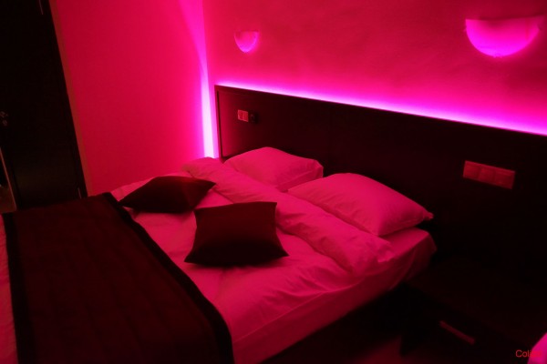 Подсветка кровати в номере Полулюкс отеля Колибри Красногорск фото, цена, продажа, купить