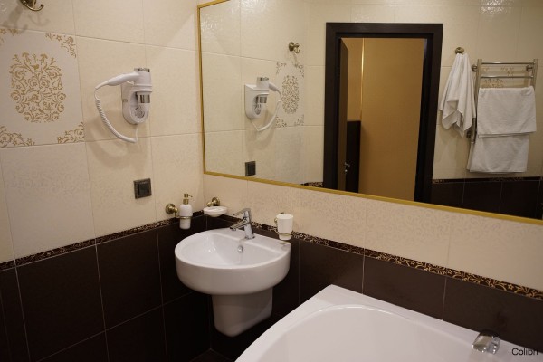 Общий вид ванной комнаты в номере Люкс Красногорск фото, цена, продажа, купить
